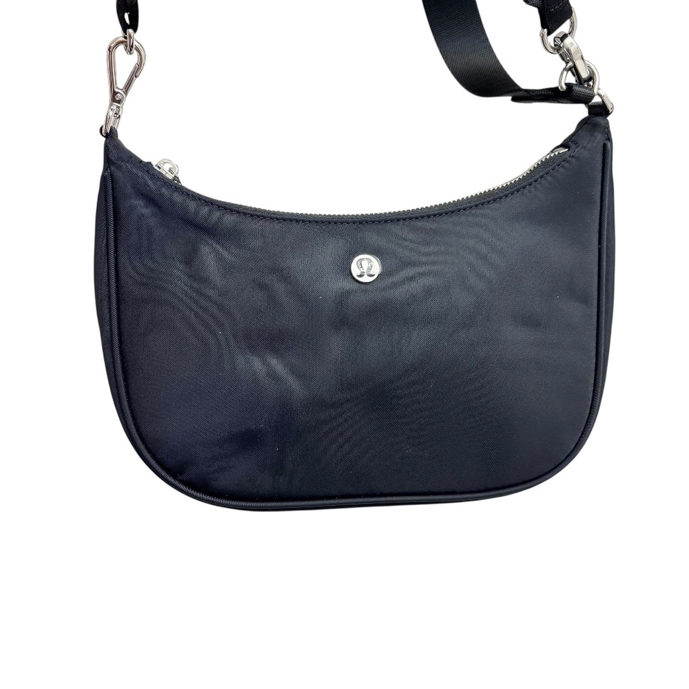 Lululemon essentials mini bag in black nylon